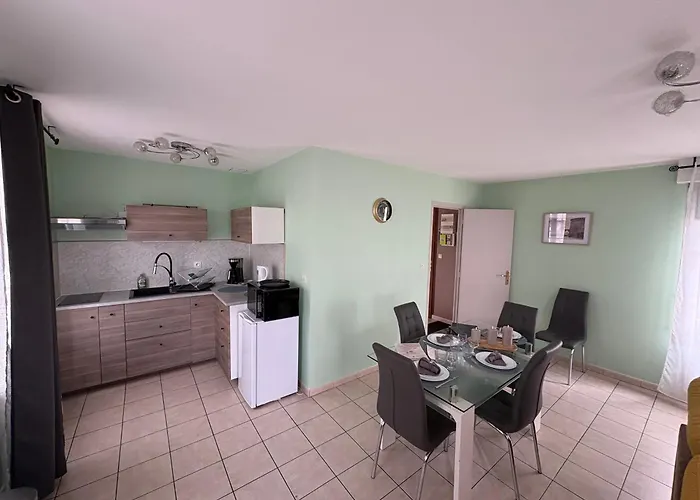 Hotel Logis Hotel- Restaurant Le Relais Guillaume De Normandy-parking Gratuit-bornes Electriques-vue Baie Terrasse-calme Saint-Valery-sur-Somme