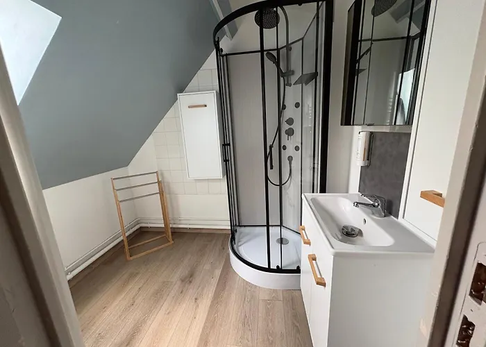 Logis Hotel- Restaurant Le Relais Guillaume De Normandy-parking Gratuit-bornes Electriques-vue Baie Terrasse-calme