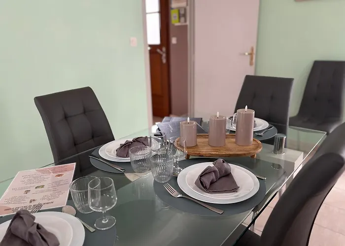 Logis Hotel- Restaurant Le Relais Guillaume De Normandy-parking Gratuit-bornes Electriques-vue Baie Terrasse-calme Saint-Valery-sur-Somme