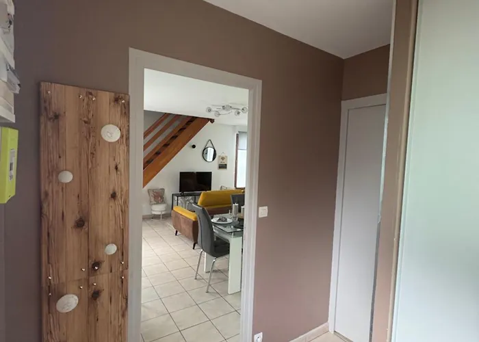 Logis Hotel- Restaurant Le Relais Guillaume De Normandy-parking Gratuit-bornes Electriques-vue Baie Terrasse-calme