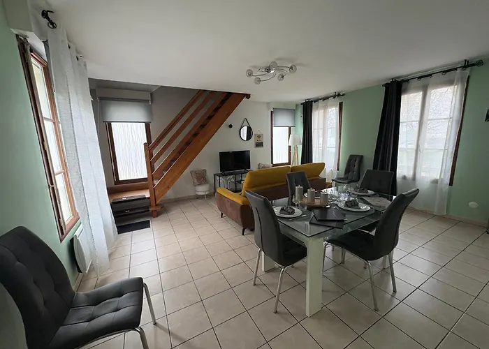 Logis Hotel- Restaurant Le Relais Guillaume De Normandy-parking Gratuit-bornes Electriques-vue Baie Terrasse-calme