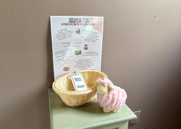 Logis Hotel- Restaurant Le Relais Guillaume De Normandy-parking Gratuit-bornes Electriques-vue Baie Terrasse-calme 2*